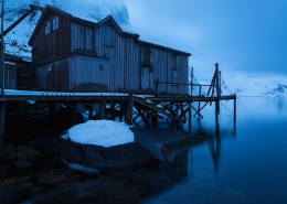 Derelict Rorbu sits on edge of fjord, Vestvalen, Reine, Moskenesøy, Lofoten Islands, Norway
